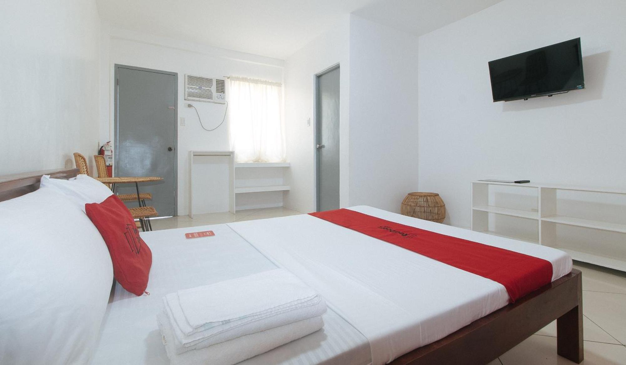 Reddoorz At Fat J Apartelle Mactan Cebu Extérieur photo