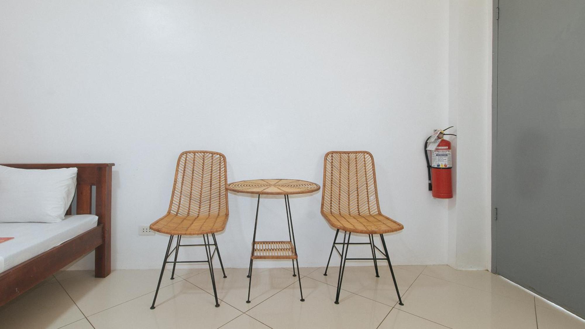 Reddoorz At Fat J Apartelle Mactan Cebu Extérieur photo