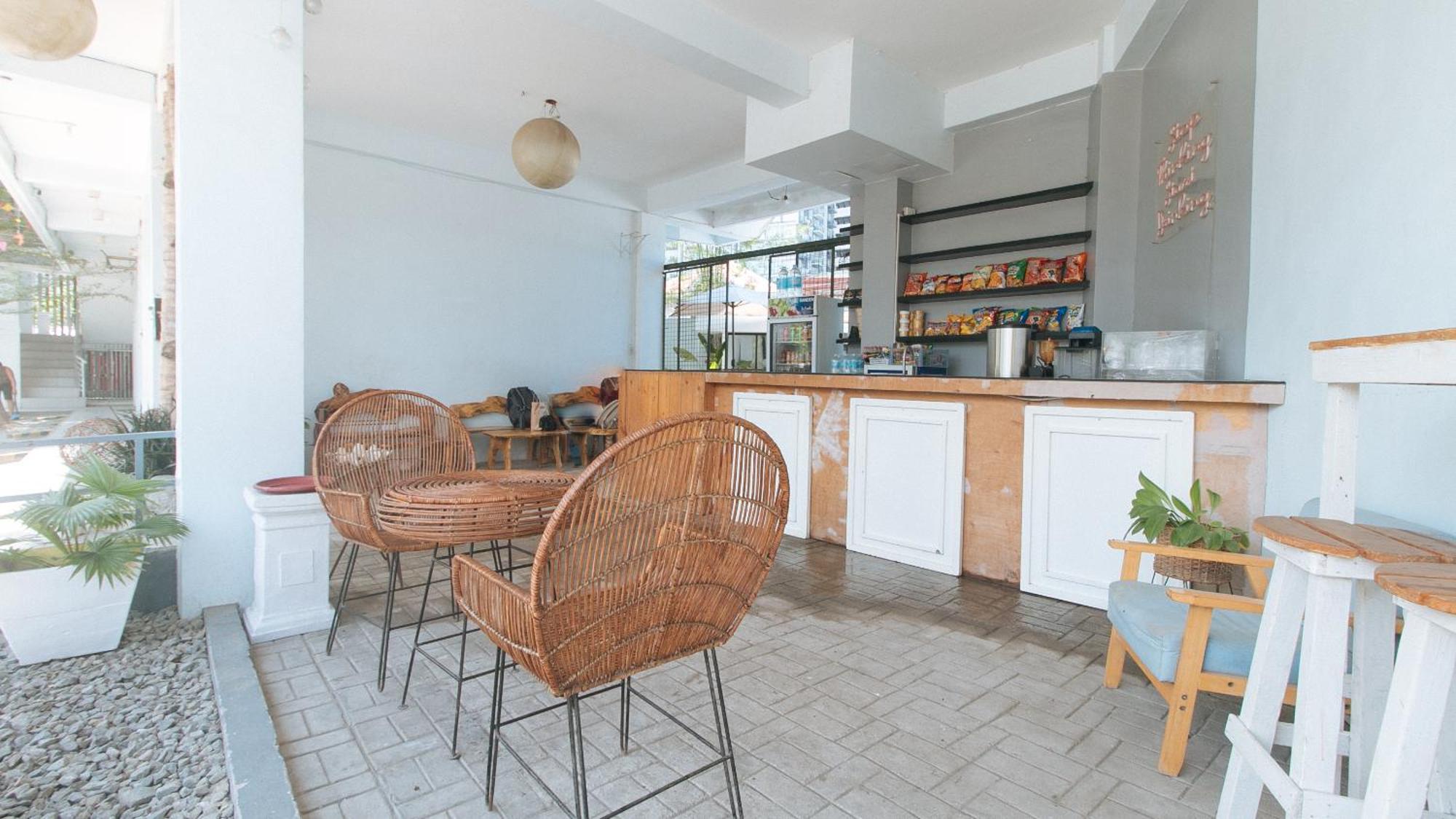Reddoorz At Fat J Apartelle Mactan Cebu Extérieur photo